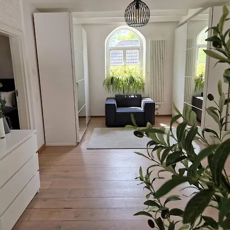 דירה Historische Mit Garten, Luxus מירבוש