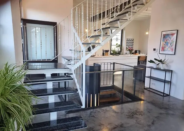 Historische Mit Garten, Luxus Apartman *